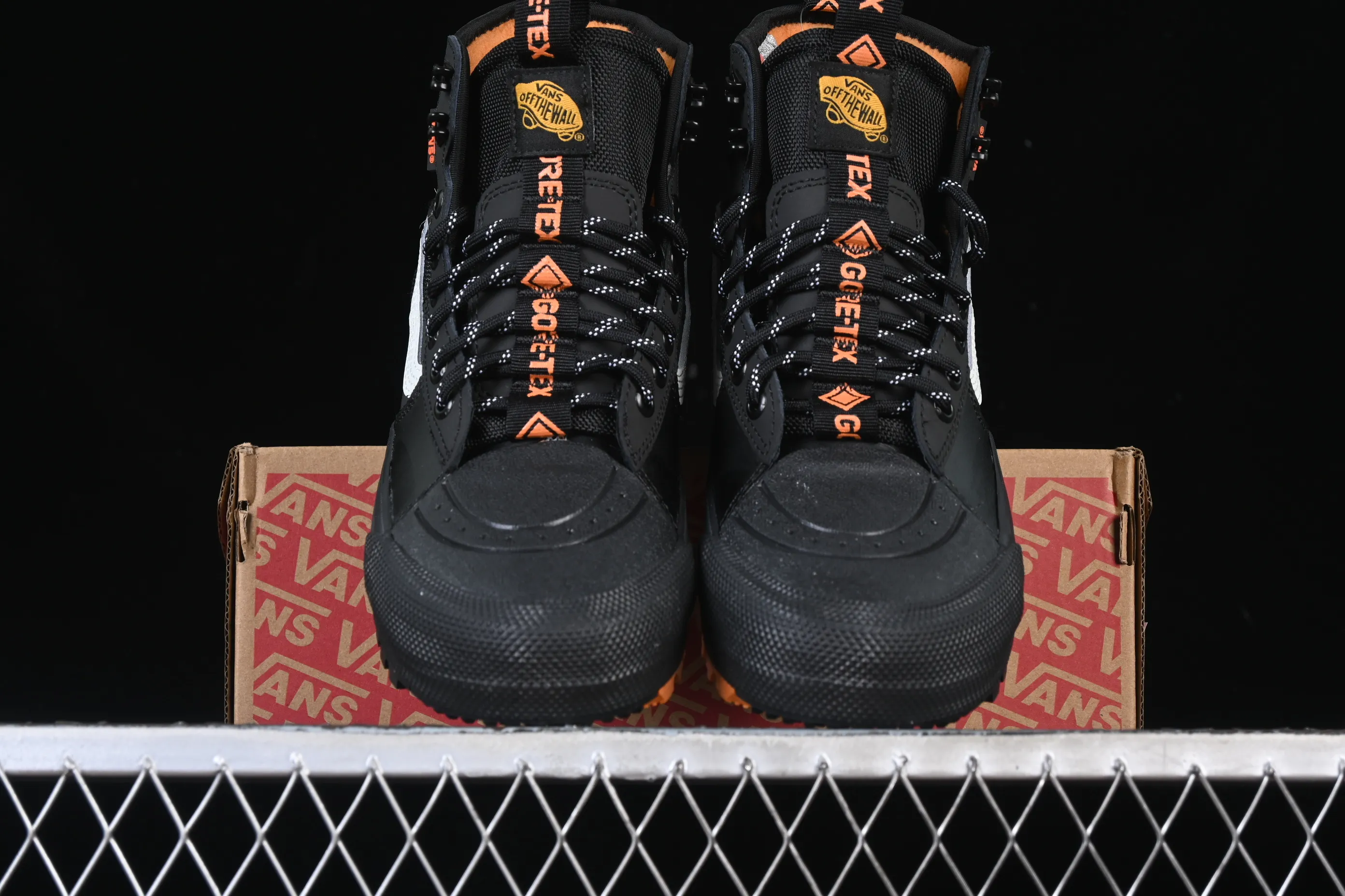 All categories Vans Vans series Vans Hi Vans high-top Vans Sk8-Hi Gore Te Outdoor adventure series round-toe lace-up high-top outdoor functional casual shoes VN0A5I1110K